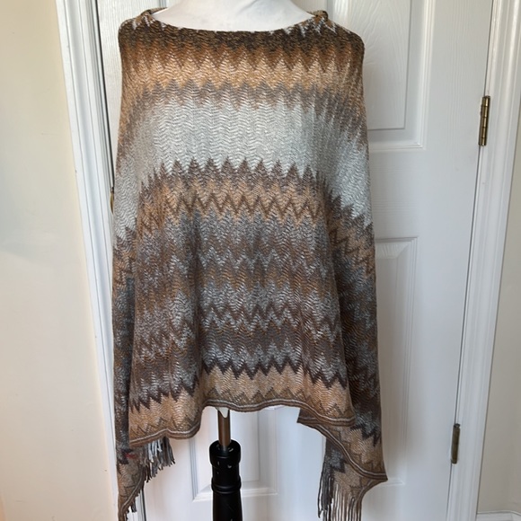 Sweaters - NWOT Knit lightweight poncho gray tan brown with fringes NO SIZE TAG